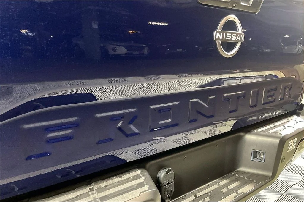 Used 2022 Blue Nissan SV image 7