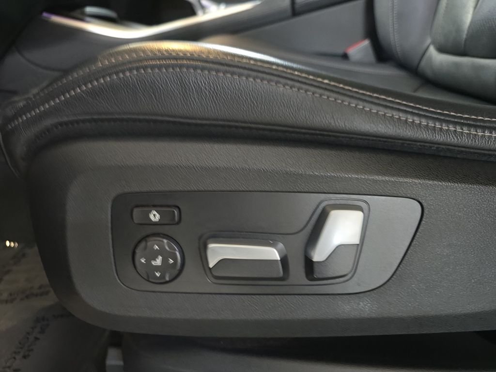 Used 2020 Dark Graphite Metallic BMW sDrive40i image 28