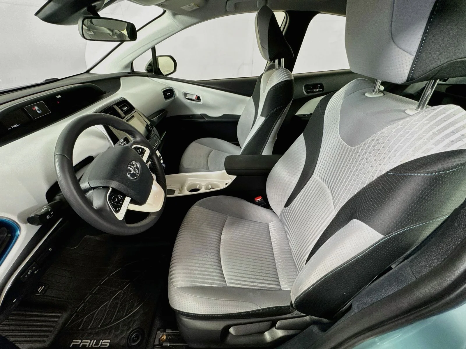 Used 2017 Beige Toyota Three image 17