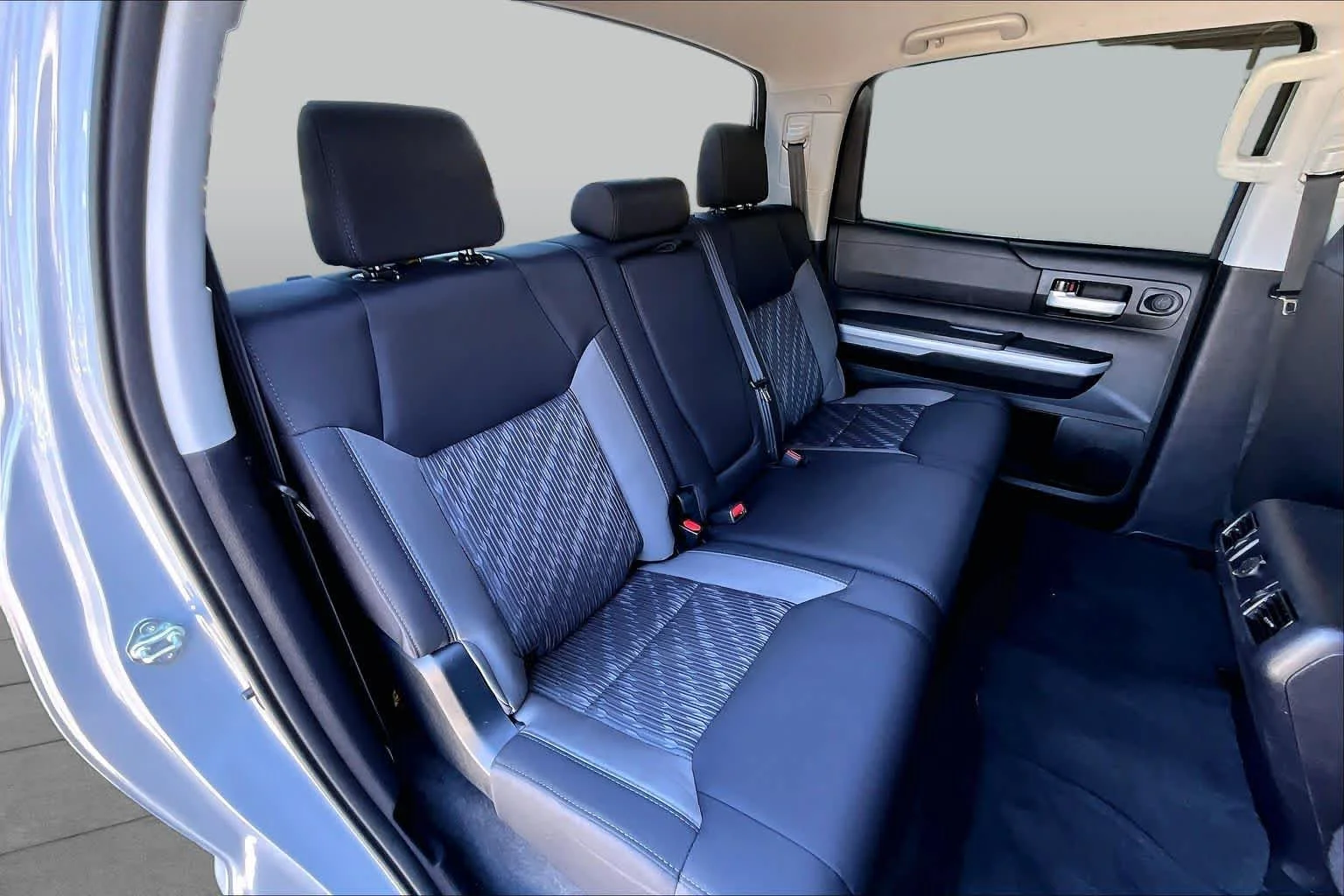 Used 2018 Cement Toyota SR5 image 21