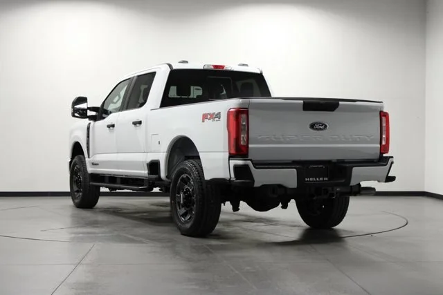 New 2026 Oxford White Ford F-350® XL image 28