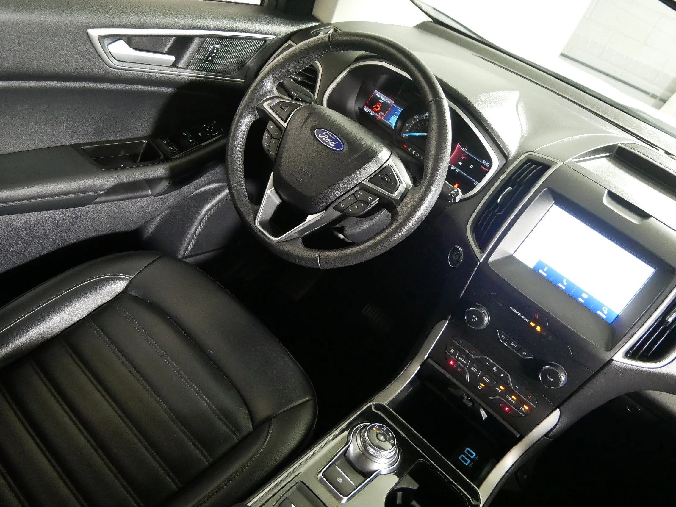 2020 Ford Edge SEL - Photo 9