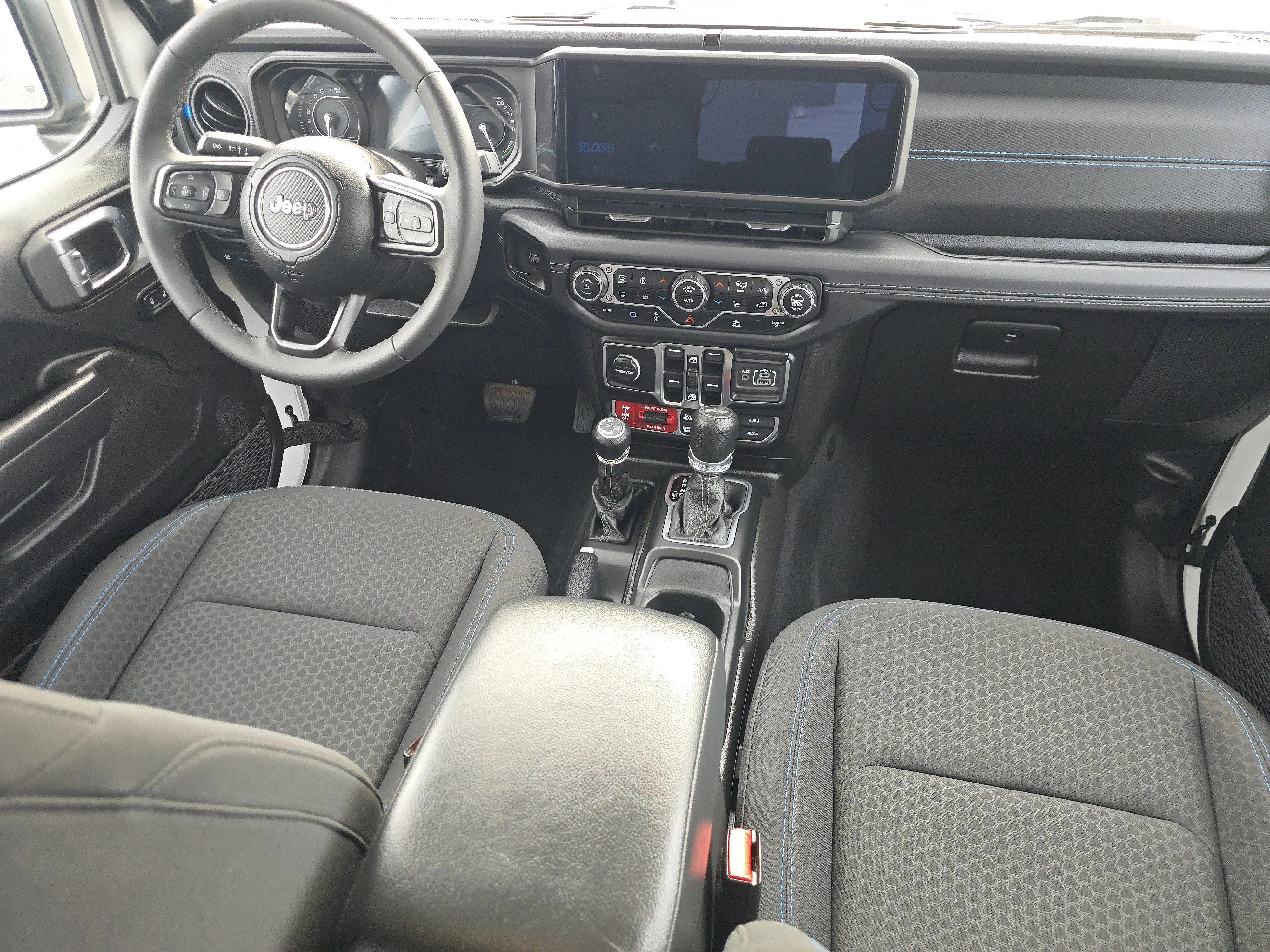 Used 2025 Bright White Clearcoat Jeep Rubicon image 19