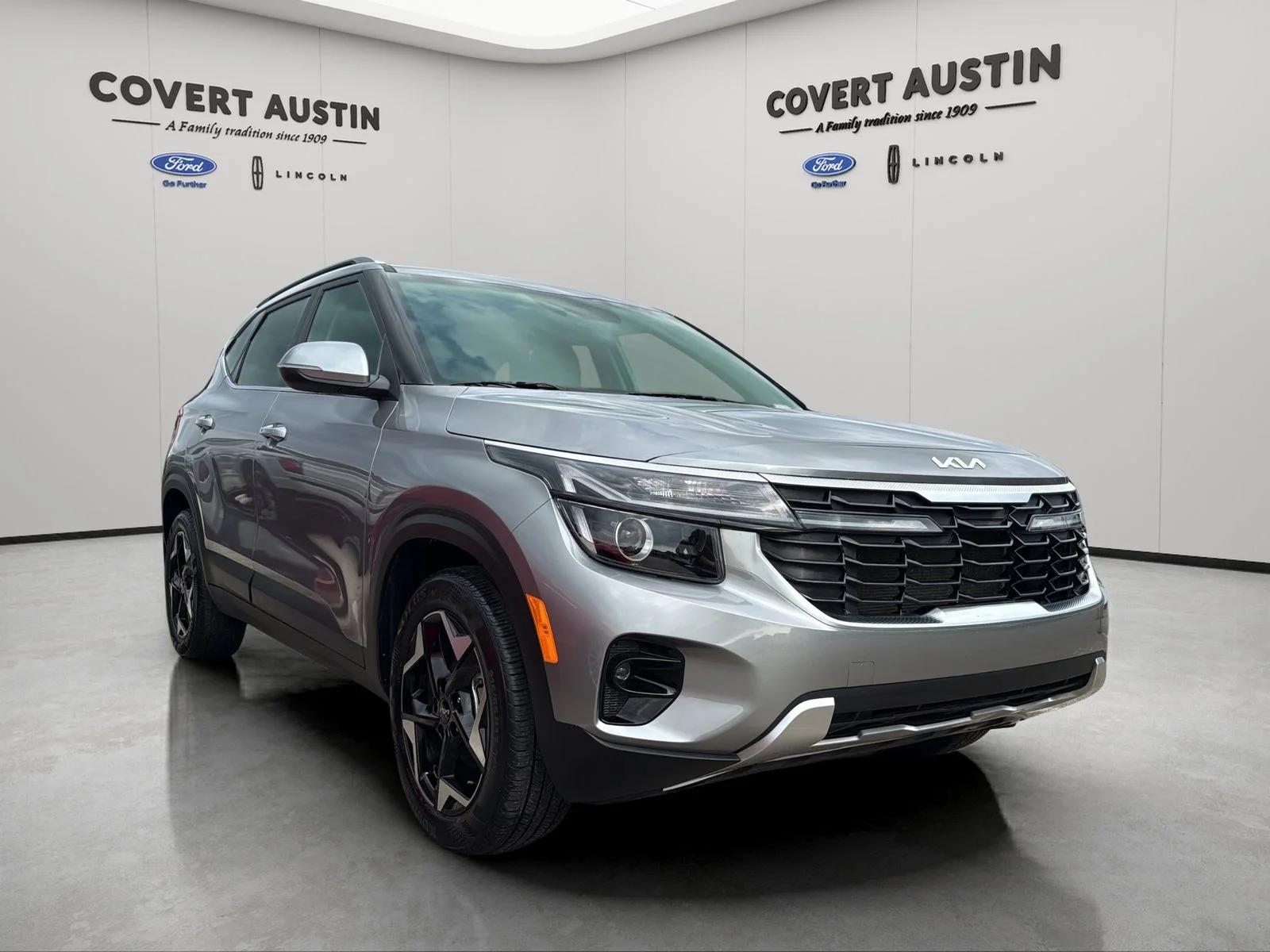 Used 2025 Gray Kia EX image 7