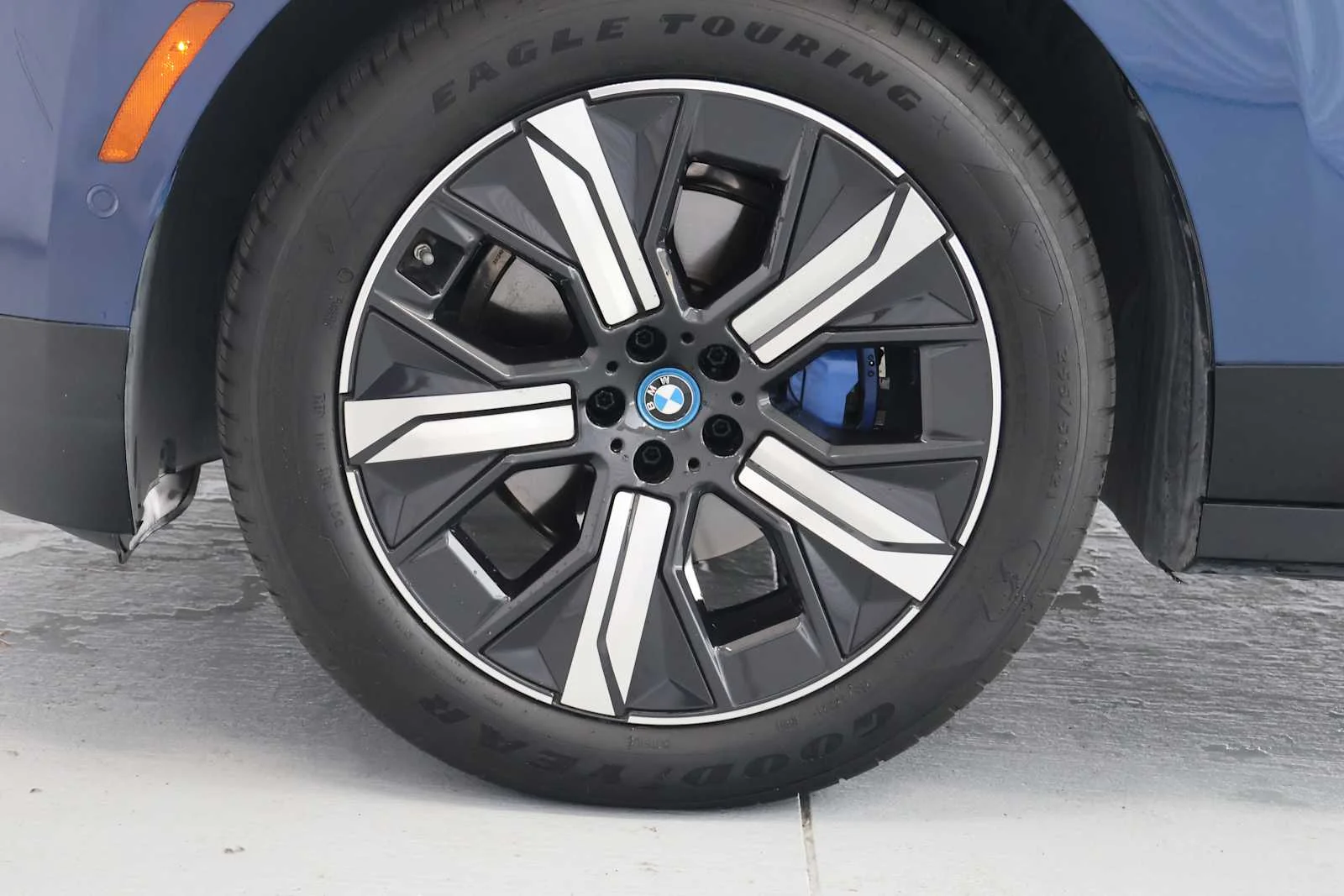 Certified Used 2024 Phytonic Blue Metallic BMW xDrive50 image 9