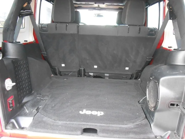 Used 2014 Flame Red JEEP Sahara image 5
