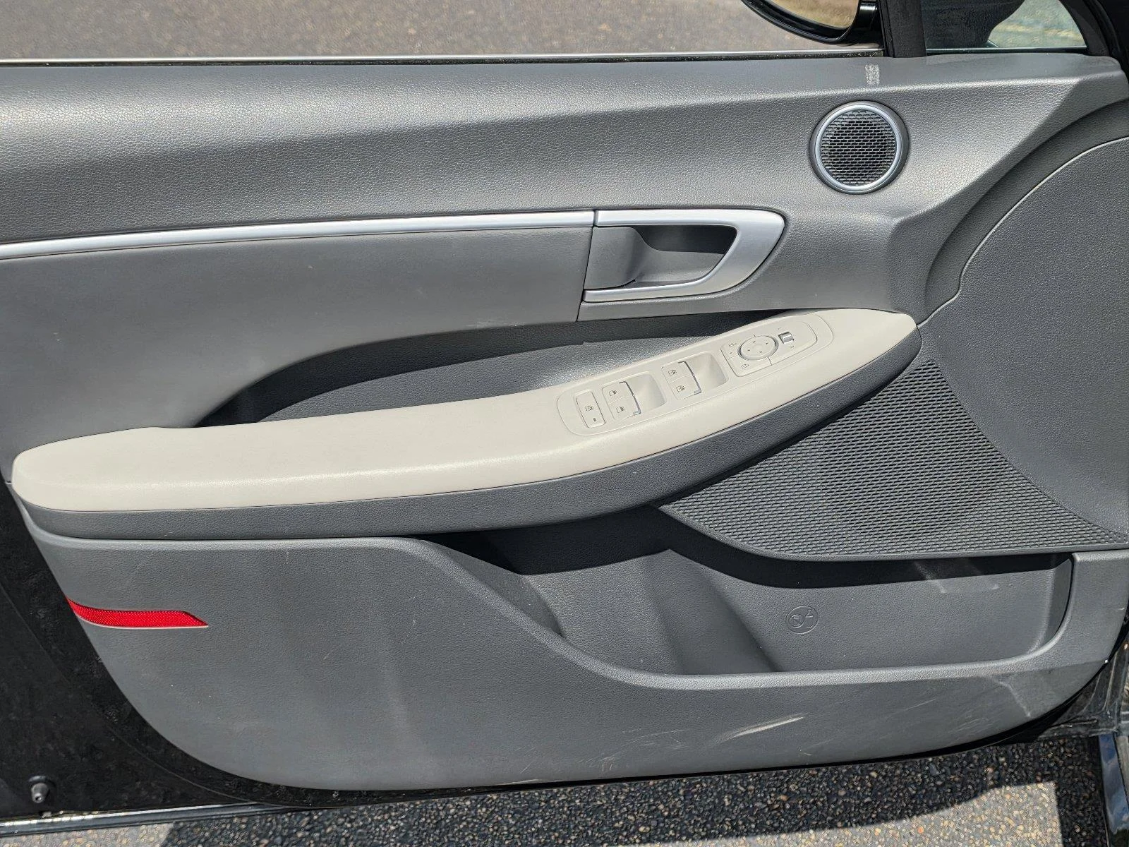 Used 2025 Abyss Black Hyundai SEL image 14