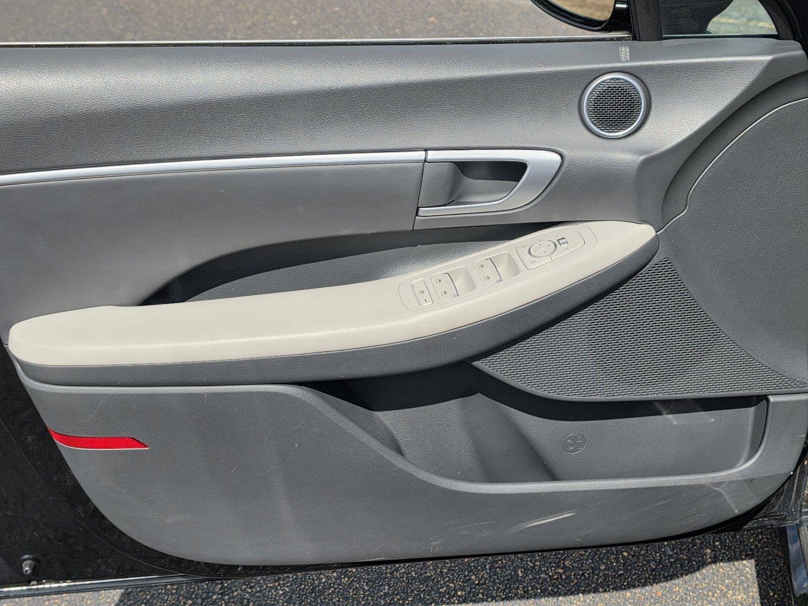 Used 2025 Abyss Black Hyundai SEL image 14
