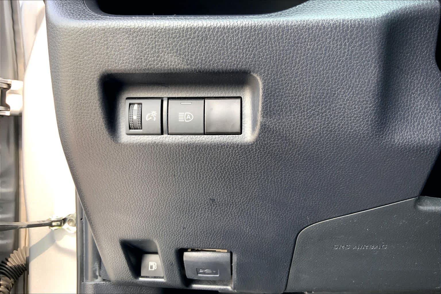 Used 2024 Silver Sky Metallic Toyota Hybrid XLE image 33