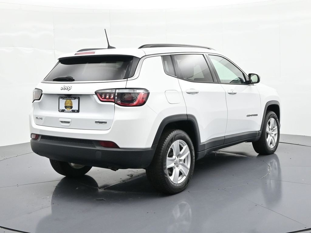 Used 2022 Bright White Clearcoat Jeep Latitude image 6