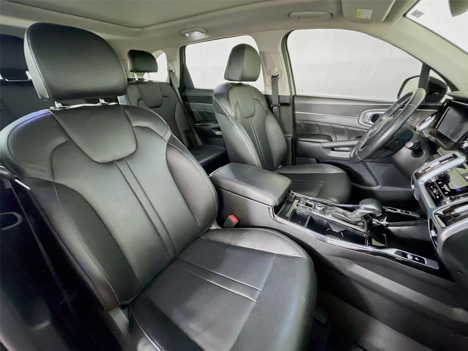 Used 2023 Wolf Gray Kia SX image 31