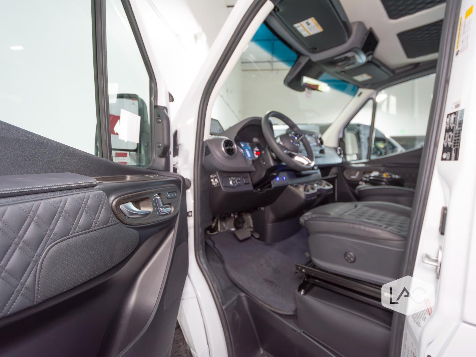 New 2026 WHITE OGV LUXURY COACH AWD (10OBA)1080 ANYWHERE w/ ADV PKG 2.1 image 24