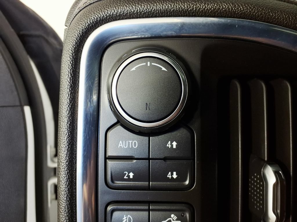 Used 2019 IRIDESCENT PEARL TRICOAT Chevrolet High Country image 15