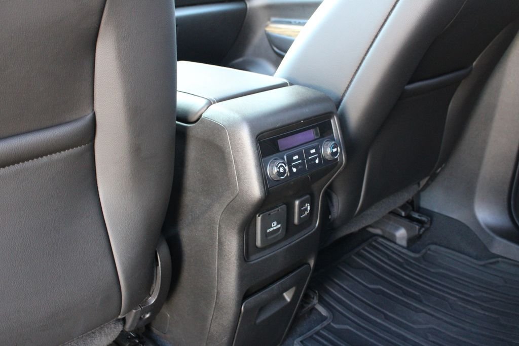 Used 2019 Silver GMC Denali image 26