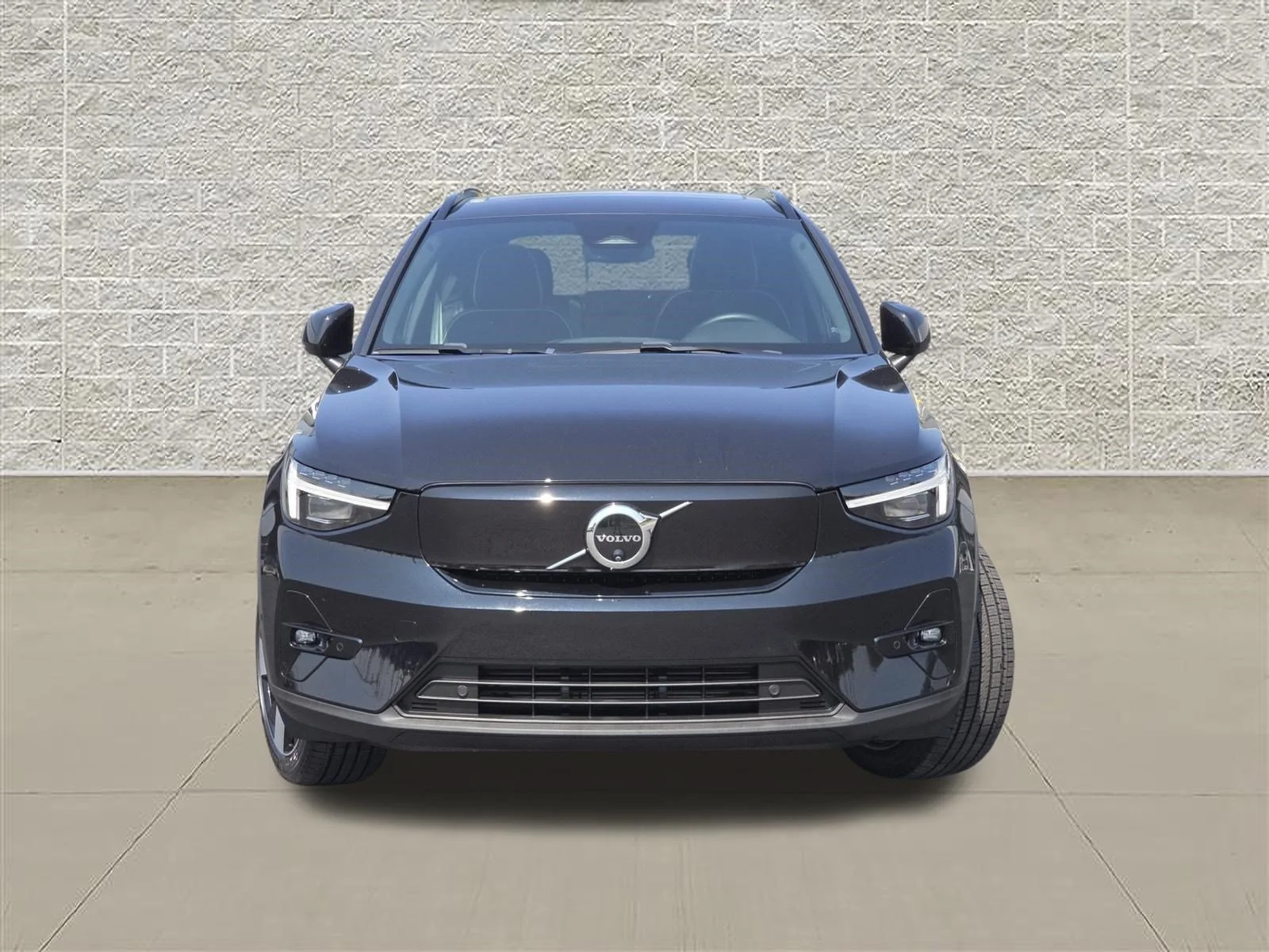 Used 2024 Volvo XC40 Plus with VIN YV4ER3XL3R2259710 for sale in Columbus, OH