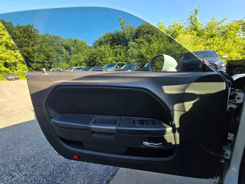 Used 2014 White Dodge R/T image 19