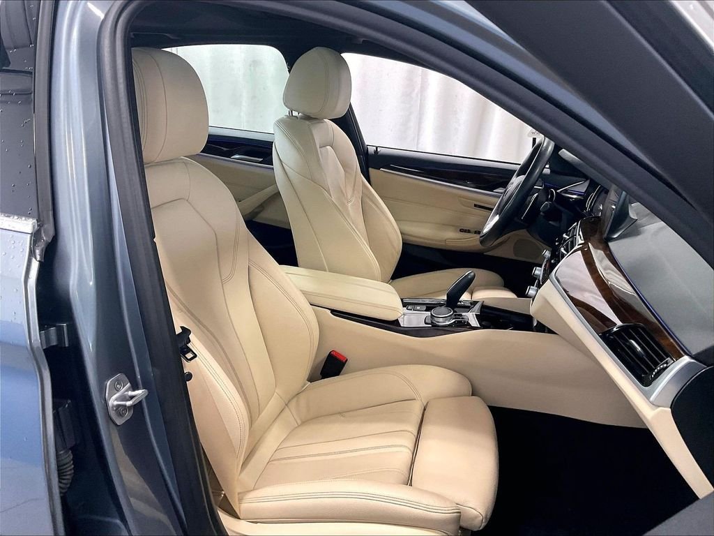 Used 2019 Blue BMW 530e xDrive iPerformance image 11