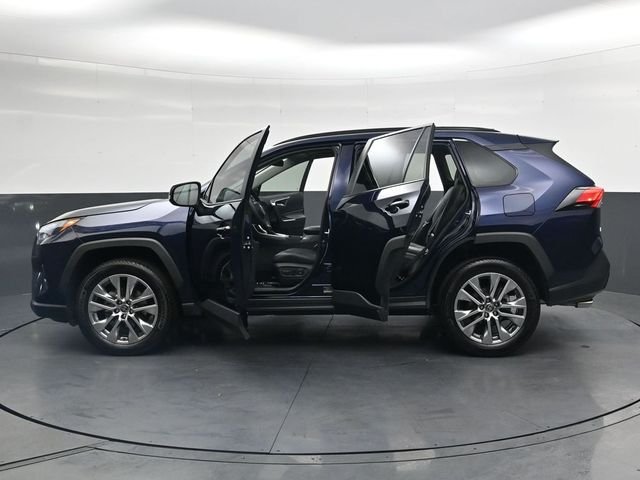 Used 2024  Toyota XLE Premium image 39