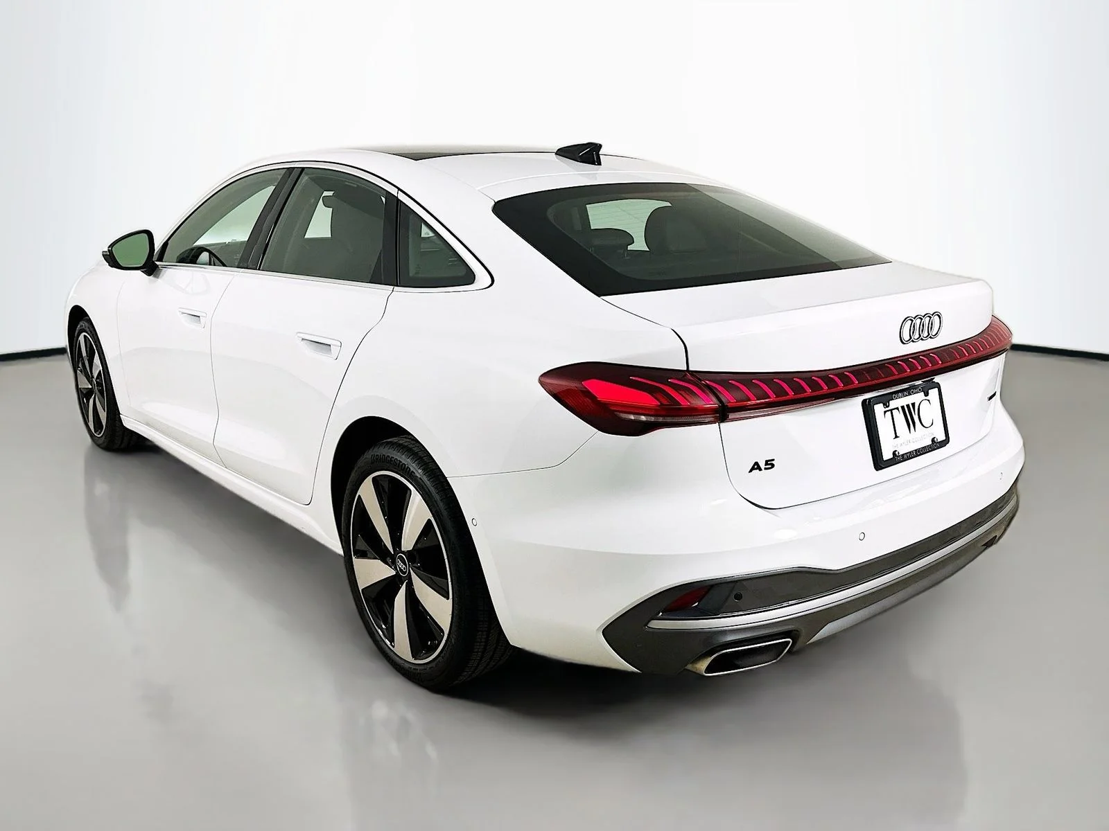 Used 2025 White Audi  image 7
