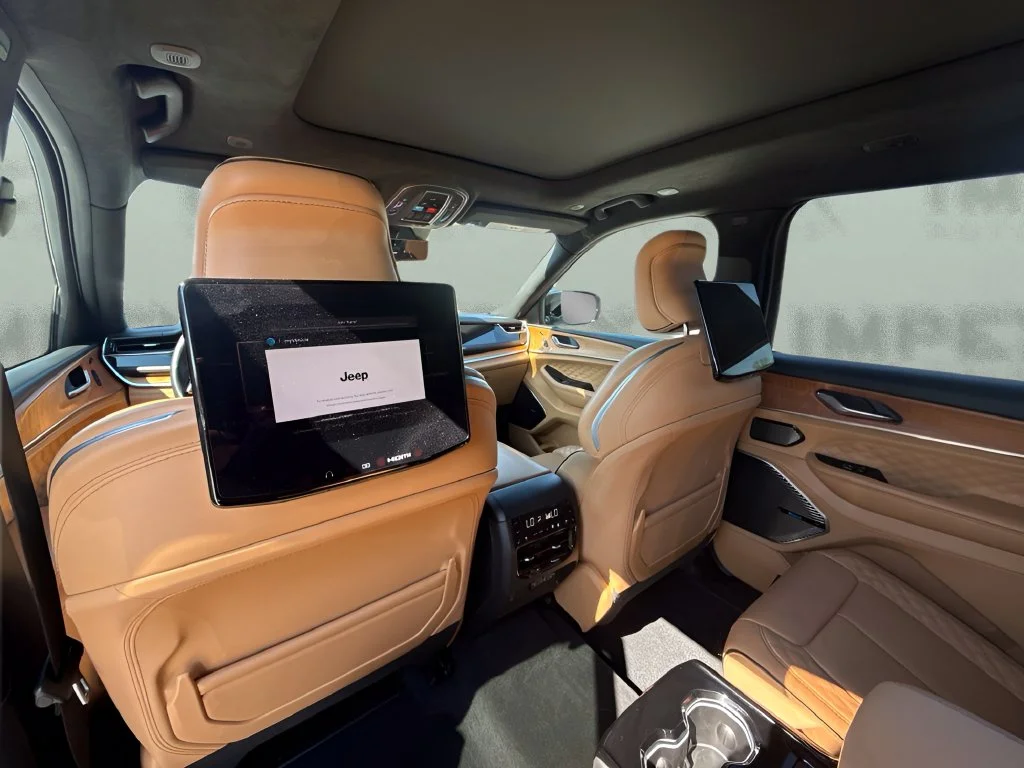 Used 2025 White Jeep Summit image 12