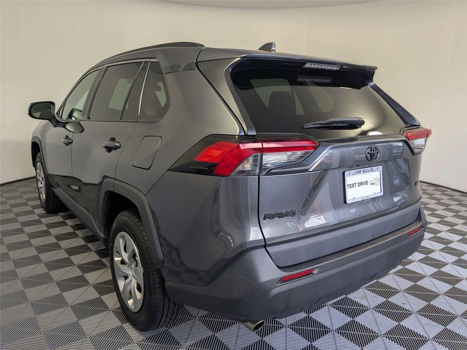 Used 2020 Magnetic Gray Metallic Toyota LE image 8