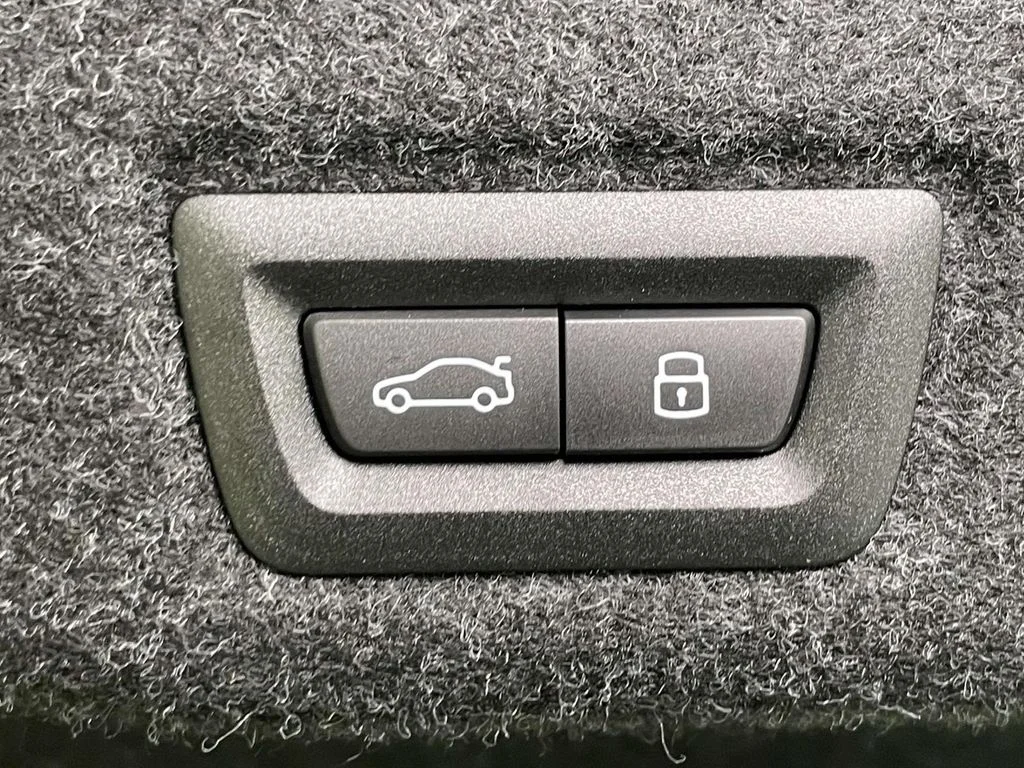 New 2027 Gray BMW 530i xDrive image 18