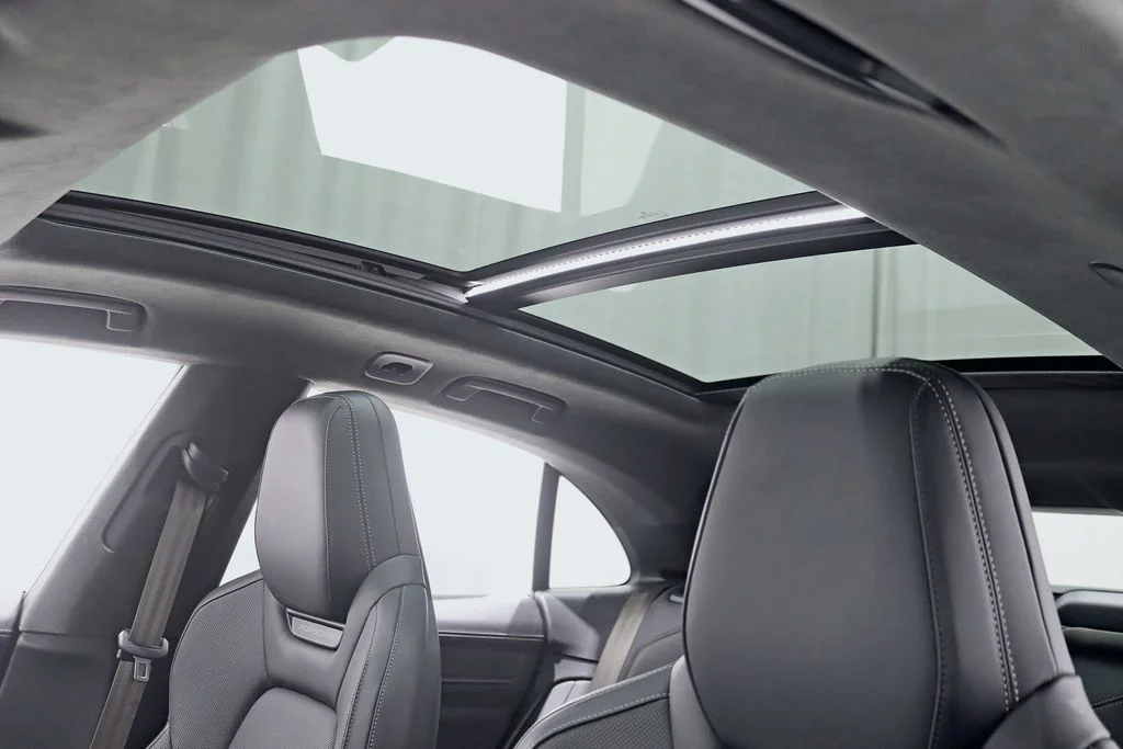 2025 Porsche Macan Electric Turbo