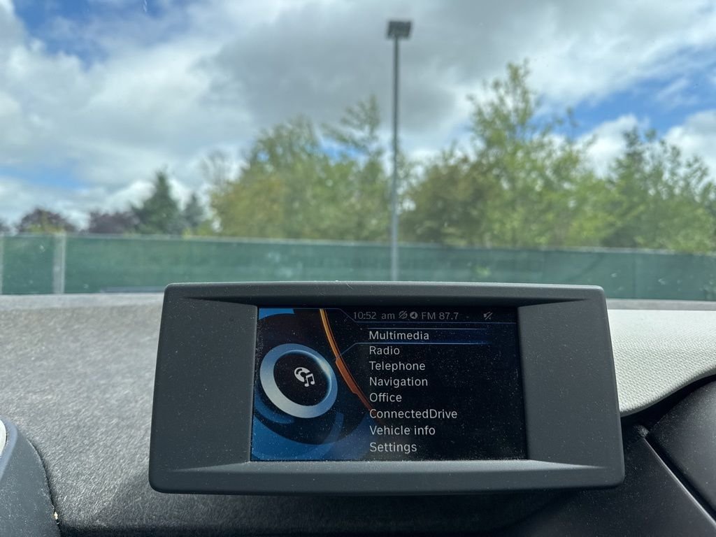 Used 2014 Capparis White w/BMW i Frozen Blue Accent BMW with Range Extender image 14