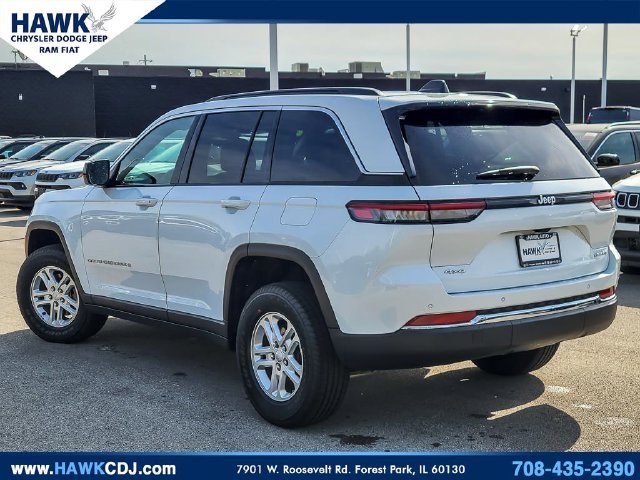 Used 2025 White Jeep Laredo image 7