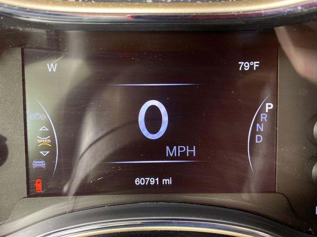 Used 2017 Granite Crystal Metallic Clear Jeep Laredo image 19