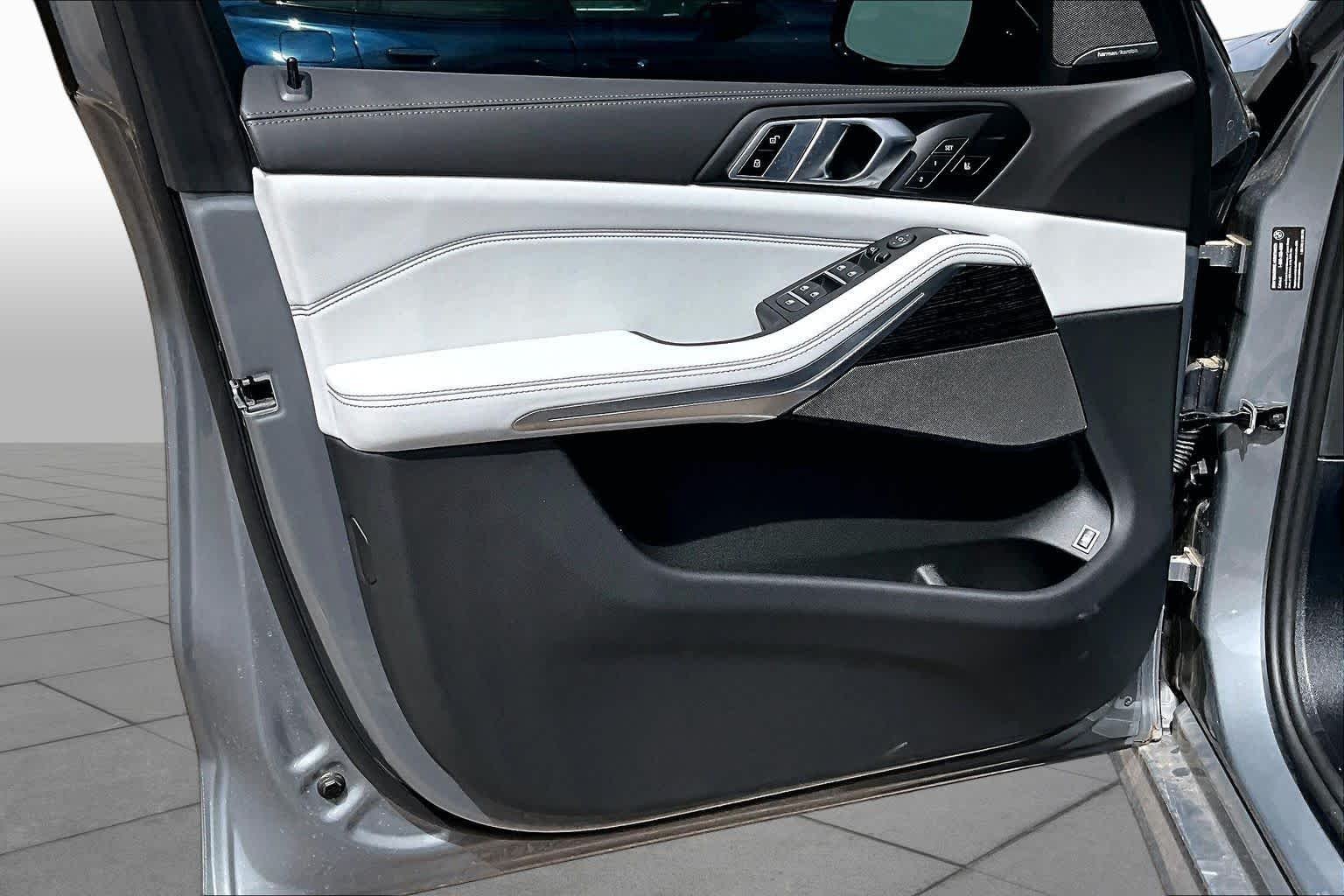 2026 BMW X5 50e - Photo 10