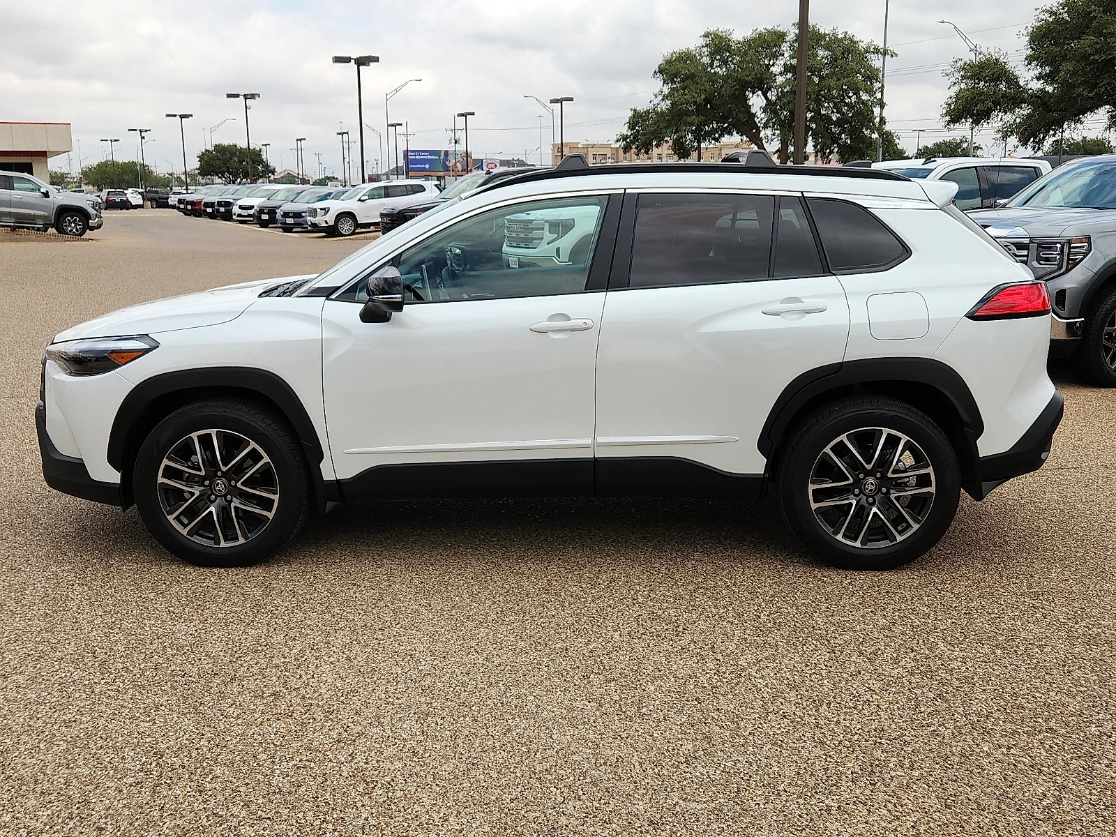 Used 2026 Pearl Toyota XLE image 2