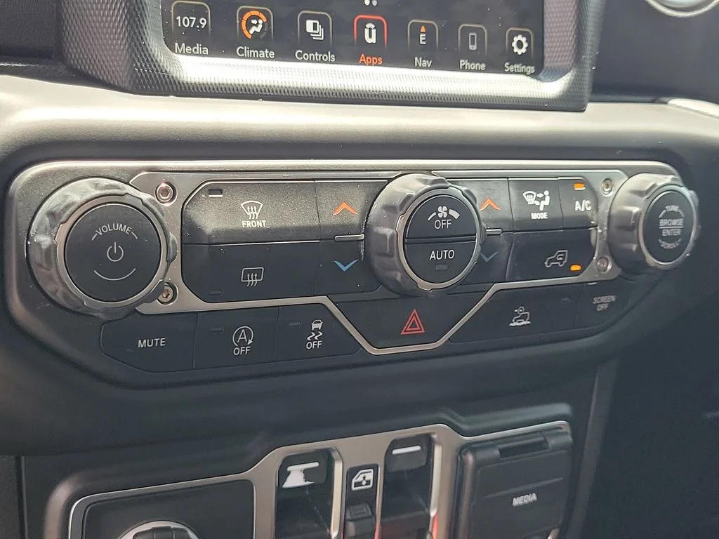 Used 2021 Black Clearcoat Jeep Overland image 24