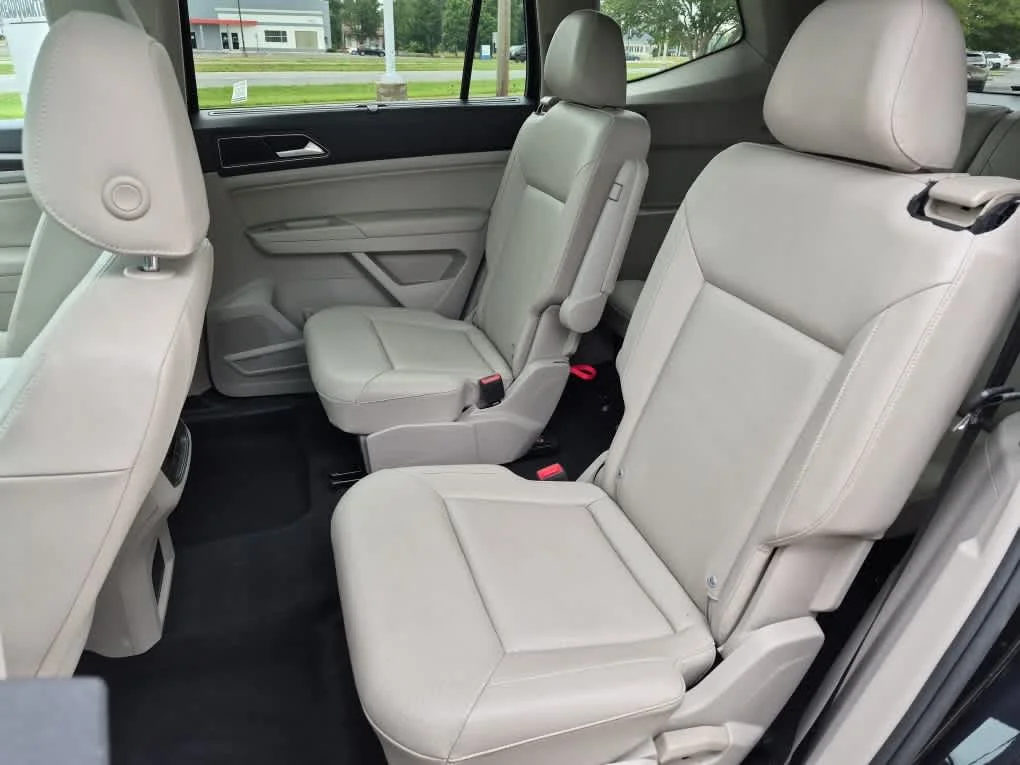 Used 2019 Deep Black Pearl Volkswagen 3.6L V6 SEL image 8