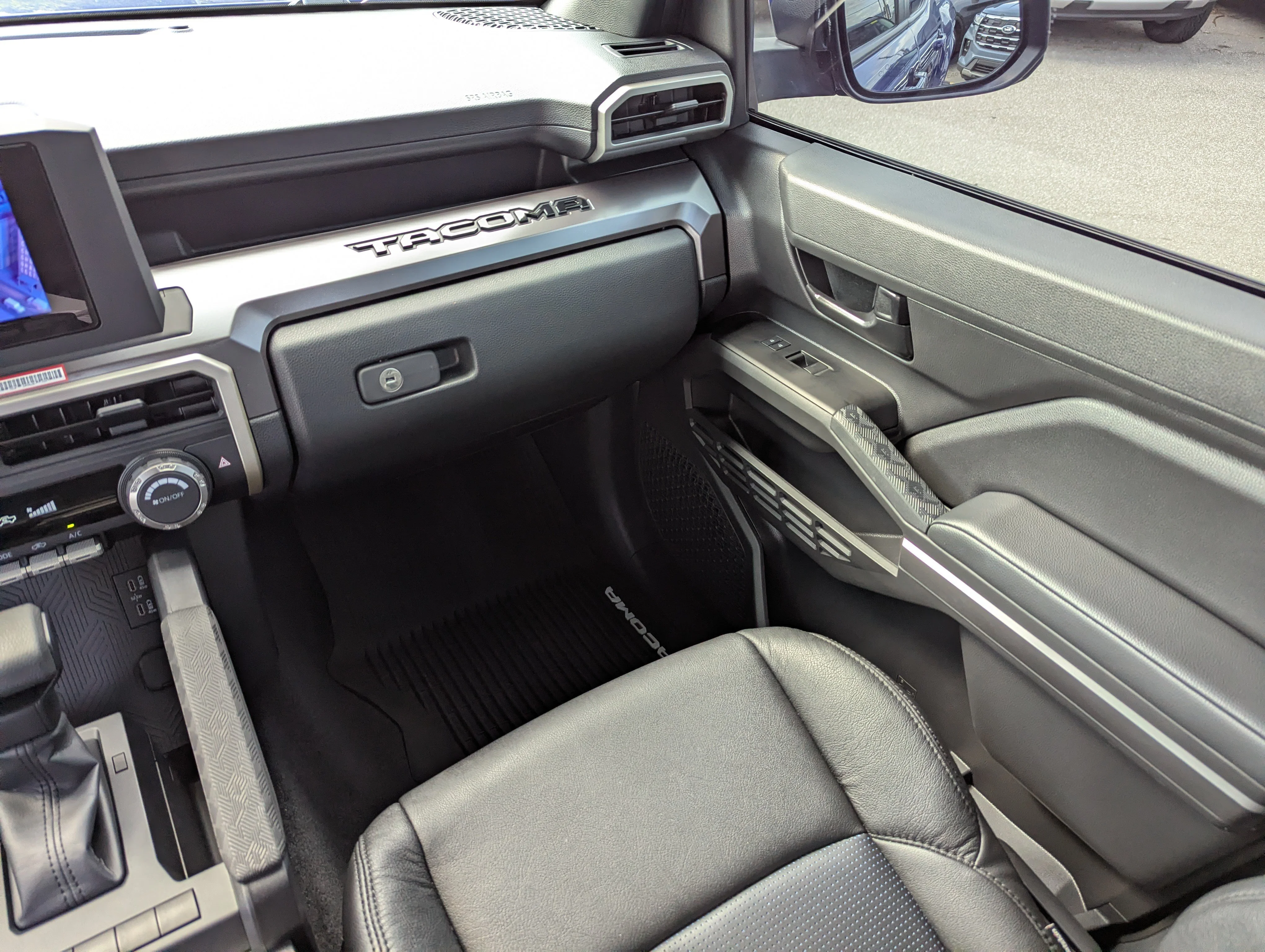 Used 2025 Blue Crush Metallic Toyota SR5 image 19