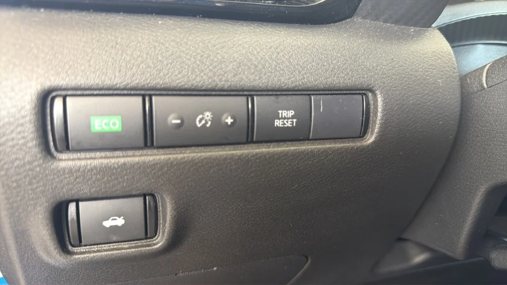 Used 2025 Electric Blue Metallic Nissan SR image 19