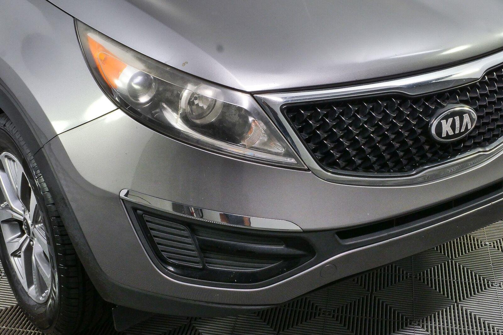 Used 2016 Mineral Silver Kia LX image 39