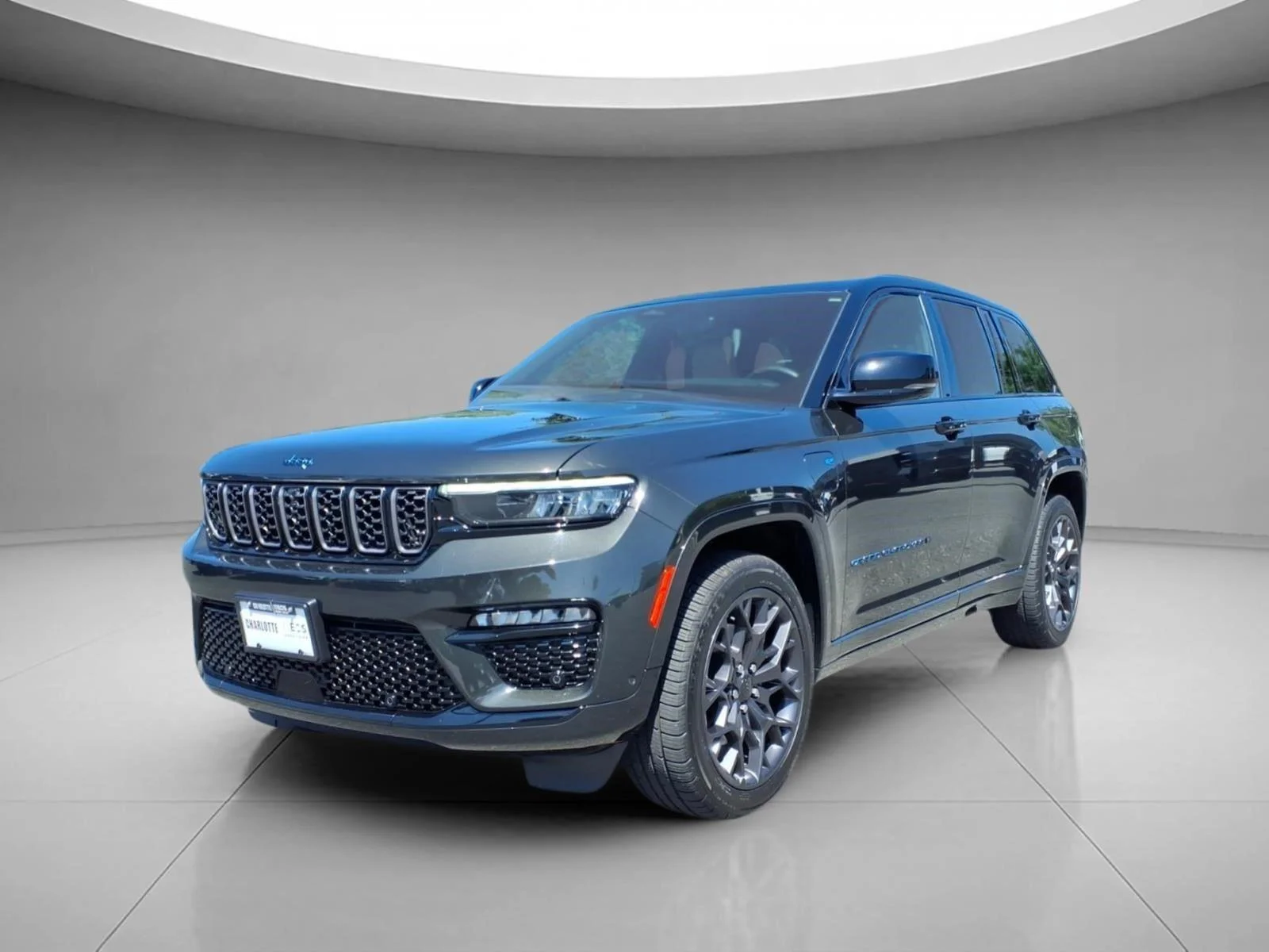Used 2023 Rocky Mountain Pearlcoat Jeep Summit image 1