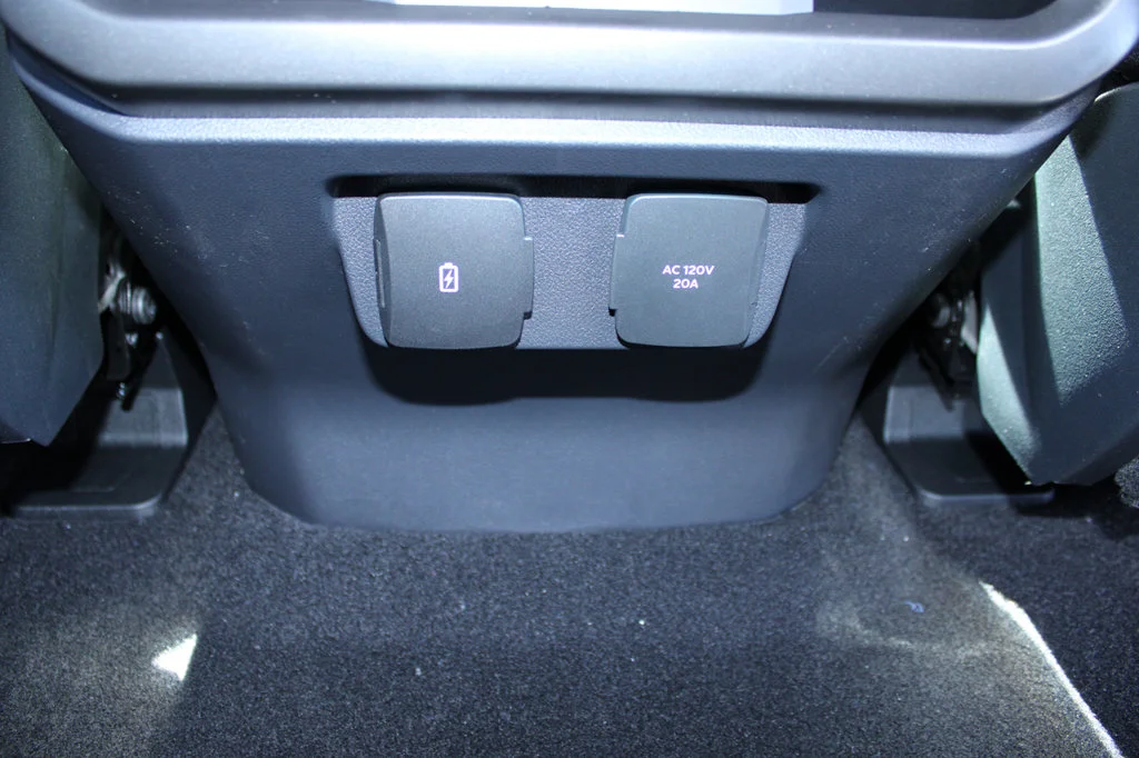 New 2026 Oxford White Ford Lariat® image 26