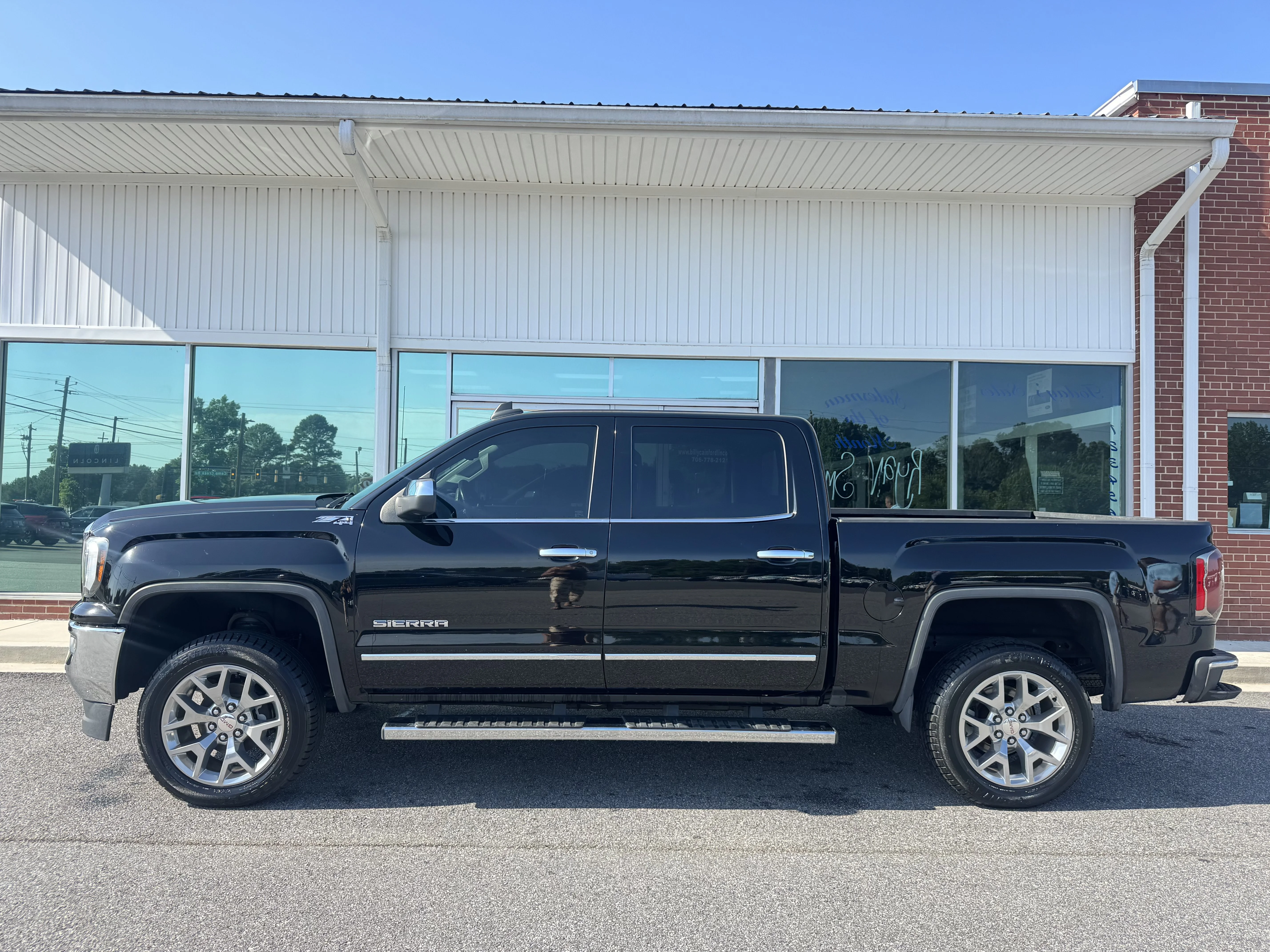 2018 GMC Sierra 4WD Crew Cab Short Box SLT's photo