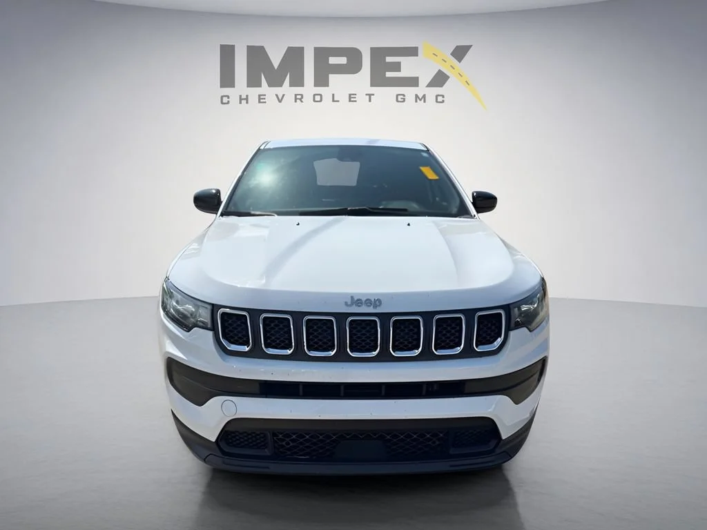 Used 2024  Jeep Sport image 6