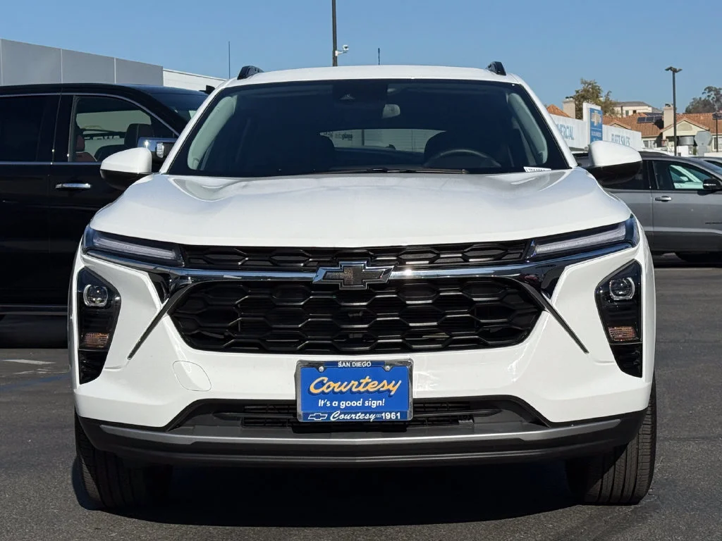 Used 2026 Summit White Chevrolet LT image 4