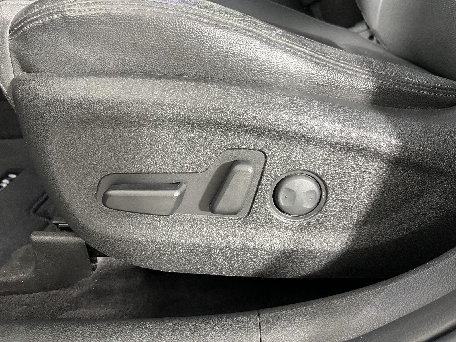 Used 2017 Caribbean Blue Hyundai Limited image 14