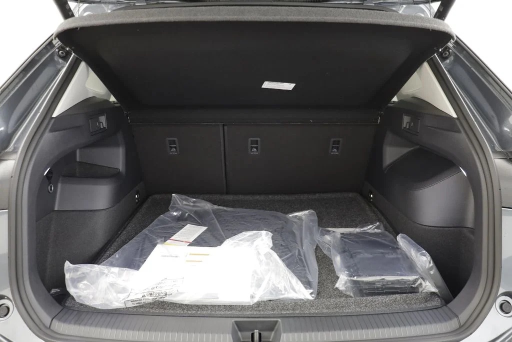 New 2026 Platinum Grey Volkswagen 2.0T SE image 18
