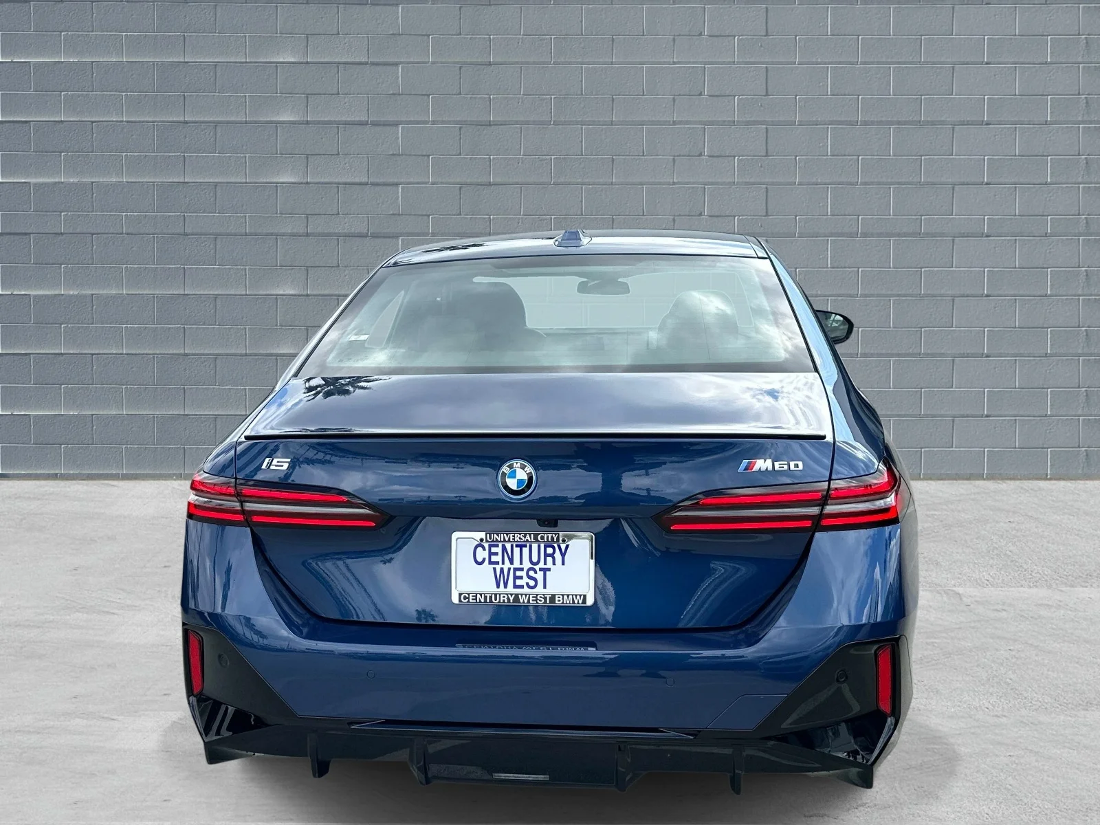 New 2026 Phytonic Blue Metallic BMW M60 image 4