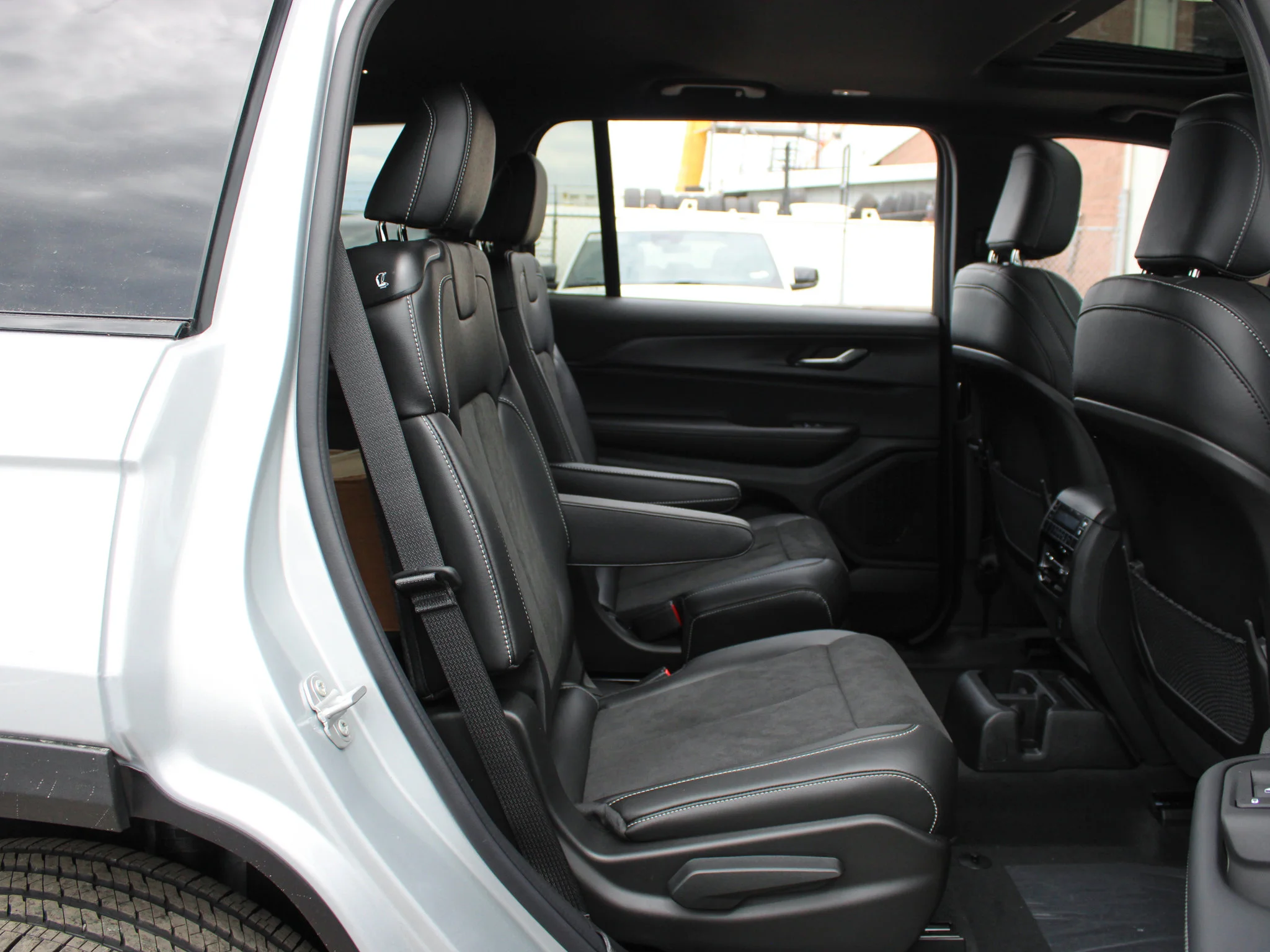 New 2025 Silver Jeep Altitude* 4x4, Sunroof, Heated Leather, Wireless Charging Pad image 11