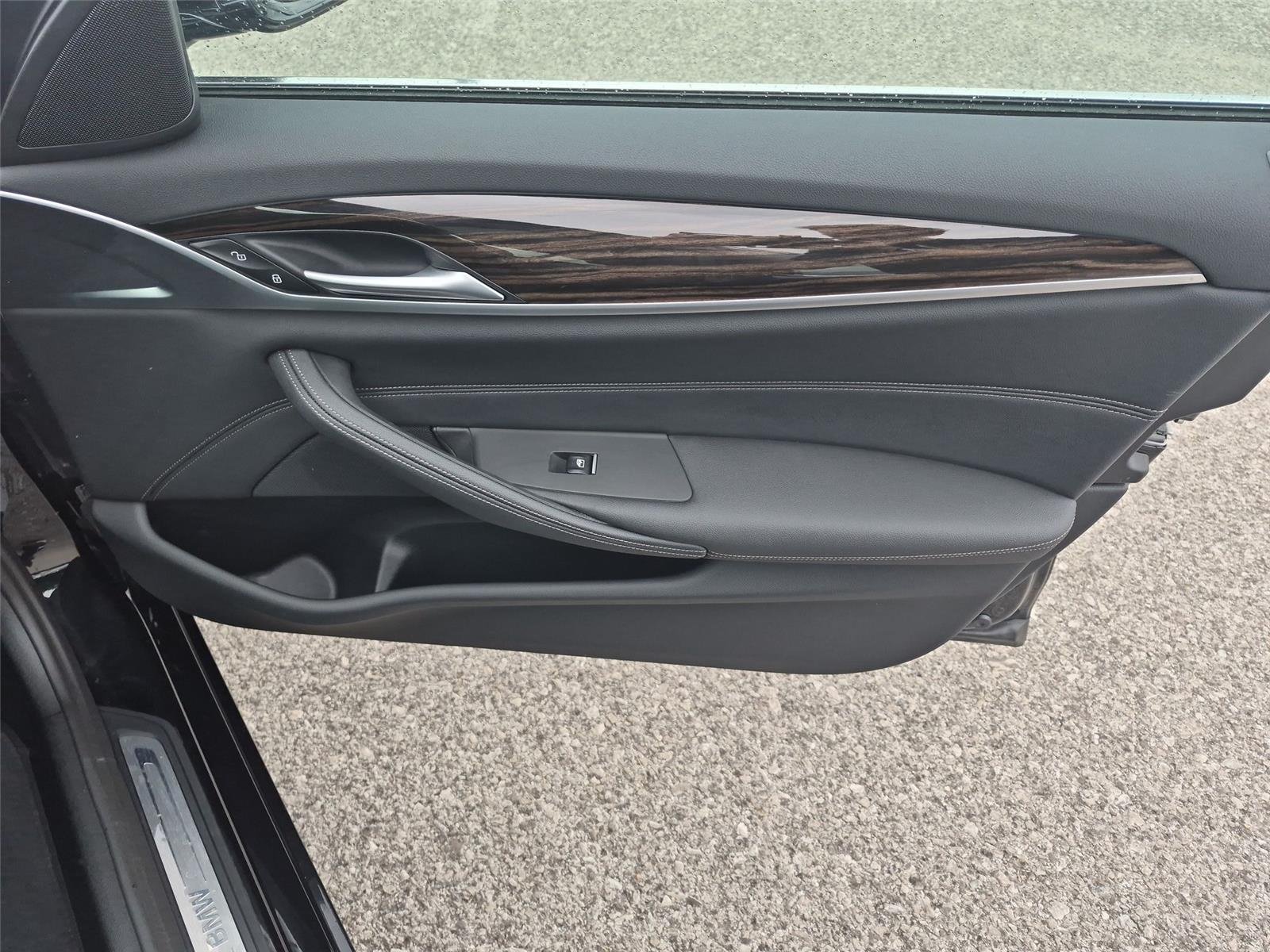 Used 2023 Black Sapphire Metallic BMW xDrive image 37