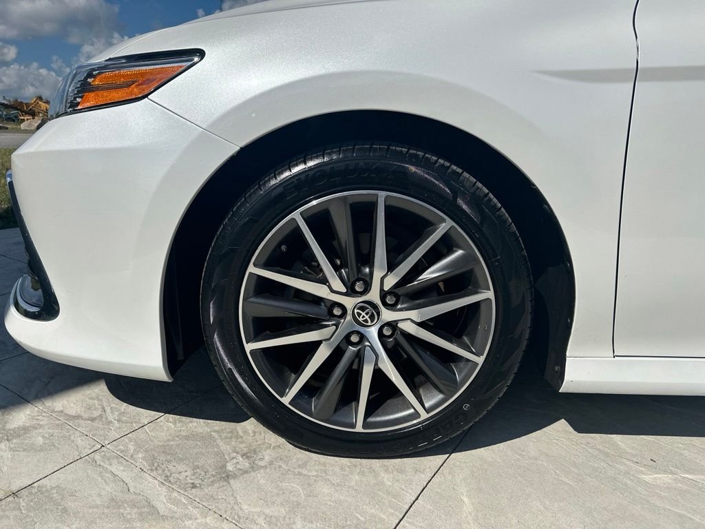 Used 2021 Beige Toyota XLE image 7