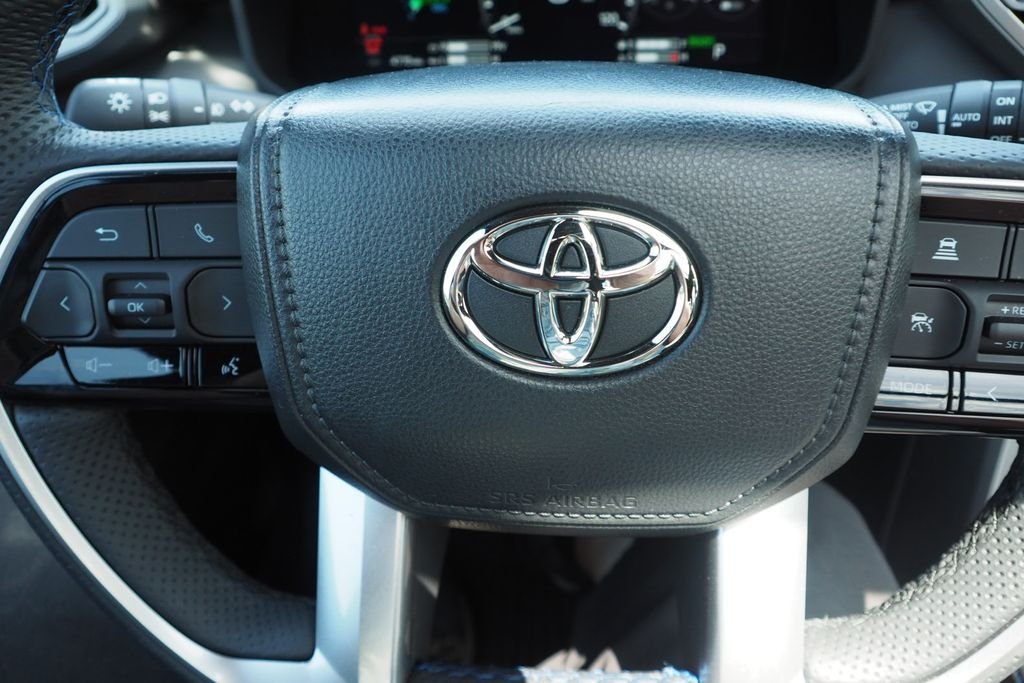 Used 2025 Black Toyota Platinum image 32