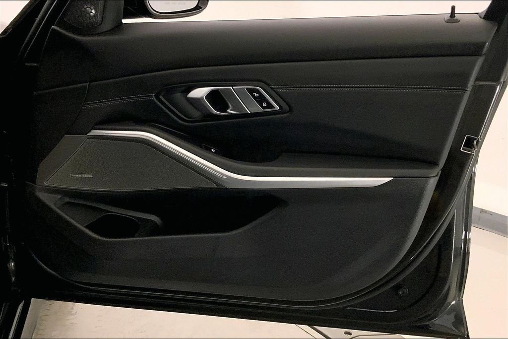 Used 2023 Black Sapphire Metallic BMW  image 25